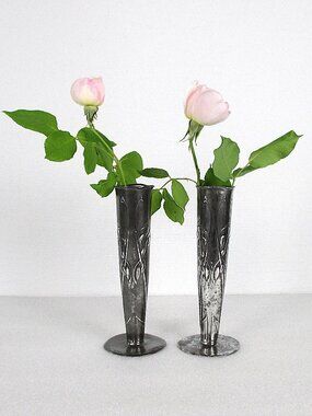 PAIR OF ANTIQUE LIBERTY TUDRIC 0820 PEWTER BUD VASES 🌷